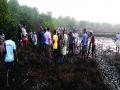 बंधा-यांच्या दुरुस्तीचे काम दुस-या दिवशीही सुरू, 300 शेतक-यांचे श्रमदान - Marathi News | Shramdaan of 300 farmers started the repair work on the second day | Latest raigad News at Lokmat.com