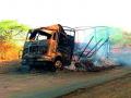 खामगाव : ढेप घेऊन जाणारा ट्रक जळून खाक!  - Marathi News | Khamgaon: The truck carrying the lamps burned down! | Latest buldhana News at Lokmat.com