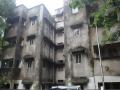 धोकादायक आणि अति धोकादायक इमारती पुन्हा एकदा तोफेच्या तोंडी - Marathi News | Dangerous and extremely dangerous buildings mumbai municipal corporation before rain | Latest mumbai News at Lokmat.com