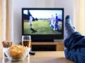 टीव्ही पाहताना स्नॅक्स खाण्याची सवय असेल तर 'हे' नक्की वाचाच - Marathi News | Eating snacks while watching tv can make you a victim of metabolic syndrome symptoms | Latest health News at Lokmat.com