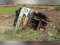 पिकअप वाहन उलटून ३३ मजूर महिला जखमी; देवरी-आमगाव मार्गावरील घटना - Marathi News | | Latest gondia News at Lokmat.com