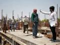 बांधकाम कामगारांच्या ना हाताला काम; ना शासकीय मदतीचा हाती पडला दाम - Marathi News | Work of construction workers; No government help | Latest solapur News at Lokmat.com