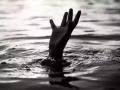 तलावात पोहायला तलावात गेला, अन् जीव गमावून बसला - Marathi News | drunk man Went to the lake to swim, and lost his life by drowning | Latest bhandara News at Lokmat.com
