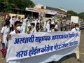 सेवत कायम करण्याच्या मागणीसाठी अस्थायी डॉक्टर संपावर - Marathi News | Temporary doctor on strike to demand retention of service | Latest beed News at Lokmat.com