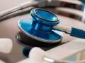 Coronavirus: सुरक्षा किट मागितल्याने डॉक्टरची परिचारिकेला धमकी; व्हिडीओ व्हायरल - Marathi News | Coronavirus: Doctor threatens nurse for asking for safety kit; Video goes viral | Latest crime News at Lokmat.com