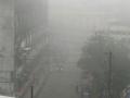 दाट धुक्यामुळे मध्य रेल्वेचा वेग मंदावला, वाहतूक 15 मिनिटं उशिरानं - Marathi News | Due to high fog, central railway delayed | Latest thane News at Lokmat.com