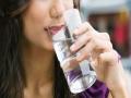 साधं, गरम आणि मिठाचं पाणी पिण्याचे आरोग्यदायी फायदे - Marathi News | Benefits of drinking normal water, lukewarm water, hot water and salt water | Latest health News at Lokmat.com
