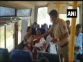Coronavirus : 'कोरोना'बाबत खबरदारी! बस कंडक्टरने प्रवाश्यांना वाटले मास्क - Marathi News | Coronavirus: Beware of 'Corona'! Passengers felt masks by the bus conductor | Latest national News at Lokmat.com