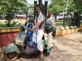 कलियुगातील ‘श्रावण बाळा’ची आईसोबत देशभ्रमंती - Marathi News | Illusion with the mother of 'Shravan Balla' in Kaliyuga | Latest goa News at Lokmat.com