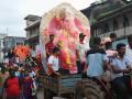 Ganpati Festival-भरपावसात कार्यकर्त्यांचा उत्साह; वाजत-गाजत बाप्पांचे आगमन - Marathi News | Encouragement of youth board workers in compensation | Latest kolhapur News at Lokmat.com