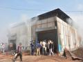 फर्निचरच्या कारखान्याला आग, फर्निचर जळून खाक - Marathi News | Fire the furniture factory, burn the furniture | Latest akola News at Lokmat.com