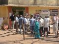 वयाेवृद्ध नागरिक भर उन्हात ताटकळत; पिण्यासाठी पाणी नाही! - Marathi News | Elderly citizens staring at the sun; No water to drink! | Latest akola News at Lokmat.com
