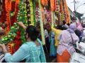 Ganpati Festival -बाजारपेठेत गणेशोत्सवाची लगबग, हरितालिका पूजन - Marathi News | Ganpati Festival -Ganeshotsav almost in the market, Haritalika Pujan | Latest kolhapur News at Lokmat.com