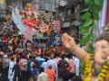 Ganesh Visarjan 2018 : कोल्हापूरात ‘बाप्पां’वर फुलांची उधळण, भक्तीपूर्ण वातावरणात निरोप - Marathi News | Ganesh Visarjan 2018: Flowers flutter on 'Bappan' in Kolhapur, darshan in devotional environment | Latest kolhapur Photos at Lokmat.com
