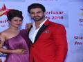 दिव्यांका त्रिपाठीने विवेक दाहियाची केली प्रशंसा - Marathi News | Divyanka only has eyes for her real life ‘Raj’ at Star Parivaar Awards 2018 | Latest filmy News at Lokmat.com