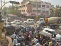 अकोला शहराला बेताल वाहतुकीचा विळखा - Marathi News | Traffic jam to the city of Akola | Latest akola News at Lokmat.com