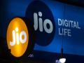 जिओने 98 आणि 149 चे प्लॅन पुन्हा आणले; पण... - Marathi News | reliance Jio relaunches the plans of 98 and 149; But customer have to compromise on validity | Latest tech News at Lokmat.com