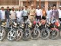चोरीच्या १० मोटारसायकली हस्तगत - Marathi News | Receiving 3 stolen motorcycles | Latest dhule News at Lokmat.com