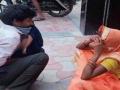 ...अन् चिमुकल्याच्या मृतदेहाला कवटाळत पित्याचा आक्रोश, मन सुन्न करणारी घटना - Marathi News | father cries in front of doctors for treatment of child cries bitterly on death | Latest national News at Lokmat.com