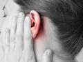 अचानक कान दुखतो-ठणक लागतो? पाहा कान दुखण्याची कारणं आणि ३ उपाय - Marathi News | Sudden ear pain? See the causes of sudden ear pain and 3 remedies | Latest sakhi News at Lokmat.com