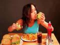 डिप्रेशनचं कारण बनतं तुमचं फेवरेट जंक फूड - रिसर्च - Marathi News | Pizza burgers or junk food may trigger depression says research | Latest health News at Lokmat.com