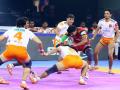 प्रो कबड्डी : पुणेरी पलटण पडली भारी, बंगळुरुवर मिळवला विजय - Marathi News | Pro Kabaddi: Puneri paltan win over Bengaluru bulls | Latest other-sports News at Lokmat.com