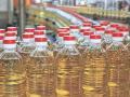 सहा महिन्यांनंतर प्रथमच खाद्यतेलाच्या दरात घट - Marathi News | Edible oil prices fall for the first time in six months | Latest buldhana News at Lokmat.com