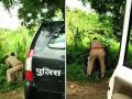 Video: गस्ती वाहनात पुढे कोण बसणार यावरून दोन पोलिसांत हाणामारी - Marathi News | Video: Two policemen fighting for front seat in patrol vehicle | Latest crime News at Lokmat.com