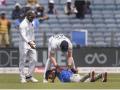 India vs South Africa, 2nd Test : एक चाहता मैदानात घुसला आणि रोहितच्या पायावर नतमस्तक झाला... - Marathi News | India vs South Africa, 2nd Test: The fan entered the field and bowed to Rohit Sharma's leg ... | Latest cricket News at Lokmat.com