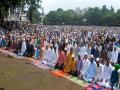ईदचे नमाजपठण उत्साहात : ईदगाहवरून पूरग्रस्तांसाठी मदतनिधीची उभारणी - Marathi News | Eid's Namaz-e-Reading: Raising Relief Fund for Eidgahs | Latest nashik News at Lokmat.com