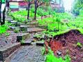 एकवीरा गडाची वाट बिकट पावसामुळे पायऱ्यांचा भराव गेला वाहून - Marathi News | The Ekvira rush was filled with strains due to heavy rains | Latest pune News at Lokmat.com