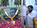 DCM शिंदे पोहोचले बाळासाहेबांच्या स्मृतीस्थळावर; ठाकरे बंधूंच्या यूतीपूर्वी घडामोडींना वेग - Marathi News | deputy cm eknath shinde reached balasaheb thackeray memorial at dadar | Latest mumbai News at Lokmat.com