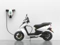 E-Scooter Mileage TIPS: इलेक्ट्रीक स्कूटरची रेंज कशी वाढवाल? ही काळजी घ्या... - Marathi News | How to increase the range of electric scooters? Take care of this ... | Latest auto News at Lokmat.com