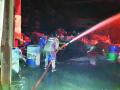 महाड एमआयडीसीत बंद कारखान्यात आग - Marathi News | Fire at closed factory in Mahad MIDC | Latest raigad News at Lokmat.com