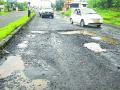 कर्जत-कल्याण राज्यमार्गाची खड्ड्यांमुळे चाळण - Marathi News | Karjat-Kalyan State Highway Chhaladan | Latest raigad News at Lokmat.com