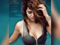 Hotness overloaded ! ईशा गुप्ताच्या हॉट फोटोंनी सोशल मीडियावर लावली आग - Marathi News | Esha gupta share hot photoshoot on instagram | Latest filmy News at Lokmat.com