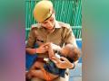 चिमुरड्याला मिळालं आईचं प्रेम, खाकीवर्दीतल्या माणुसकीचं दर्शन - Marathi News | UP Police Lady Constable Photos Goes Viral With Baby In Etah | Latest national Photos at Lokmat.com