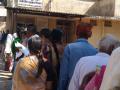 भर उन्हात लागते रुग्णांची रांग ! - Marathi News | Patients queue in the sun! | Latest nagpur News at Lokmat.com