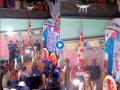 आरारारा खतरनाक! स्टेजवर हार घेऊन फिरत होतं ड्रोन, नवरदेवाला आला राग आणि मग.... - Marathi News | Groom got angry when drone was hovering on the stage with a garland then this happened | Latest social-viral News at Lokmat.com