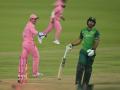 Fakhar Zaman Run Out : क्विंटन डी कॉकनं पाकिस्तानी फलंदाजाचा 'पोपट' केला, मोठा वादच निर्माण झाला; Video - Marathi News | Quinton de Kock distracts Fakhar Zaman to run him out – What does the ICC rule state?, Watch Video | Latest cricket Photos at Lokmat.com