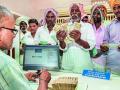  खरिपाच्या तोंडावर केवळ १४ हजार शेतकऱ्यांना पीक कर्ज! - Marathi News | crop loan to 14 thousand farmers! | Latest akola News at Lokmat.com
