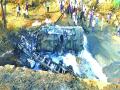 रसायनाने भरलेला टँकर खाक - Marathi News | Chemical tanker set fire | Latest raigad News at Lokmat.com