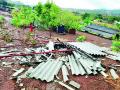 कर्जतमध्ये विजेचे खांब कोसळले - Marathi News | Power pole collapses in Karjat | Latest raigad News at Lokmat.com