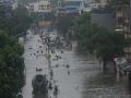 Mumbai Rain Updates: मुंबई पाण्यात बुडाली; 'तुंबई'चे धडकी भरवणारे फोटो - Marathi News | Mumbai Rain Updates: Intimidating photos of Mumbai submerged in water | Latest mumbai Photos at Lokmat.com