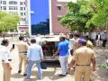 अहमदनगर: जिल्हा न्यायालयाच्या आवारात एकाचा आत्मदहनाचा प्रयत्न - Marathi News | Ahmednagar news: Attempt of self-immolation in the premises of District Court by youth alligation of falls case | Latest crime News at Lokmat.com