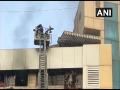 मुंबईत ड्रीमलँड सिनेमाजवळील रहिवासी इमारतीला आग, एकाचा मृत्यू - Marathi News | Fire at residential building near Dreamland Cinema in Mumbai | Latest mumbai News at Lokmat.com