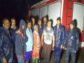 पूराच्या पाण्यात रात्री अडकलेल्या कुटुंबाला अग्निशमन दलाने केले ‘रेस्क्यू’ - Marathi News | Fire crews 'rescue' for family trapped in flood waters | Latest nashik News at Lokmat.com