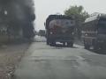 राष्ट्रीय महामार्ग क्रमांक ६ वर बर्निंग ट्रकचा थरार - Marathi News | The burning truck jolt on National Highway 6 | Latest buldhana Videos at Lokmat.com