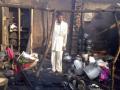 अकोला : झुरळ बु. येथे दोन घरांना आग; सहा लाखांचे नुकसान - Marathi News | Akola: cockroach. Fire to two houses here; Loss of six lakh | Latest akola News at Lokmat.com