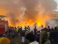 स्क्रॅपच्या गोडाऊनला भीषण आग; फोटो पाहूनच समजेल रौद्ररुप - Marathi News | fire broke out at a scrap godown in patna, bihar; see the photo | Latest national News at Lokmat.com